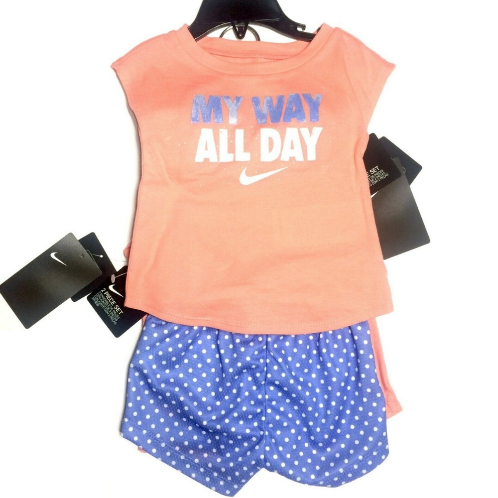 Nike Toddler Girls 2-Piece Set T-shirt Shorts - Picture 2 of 2